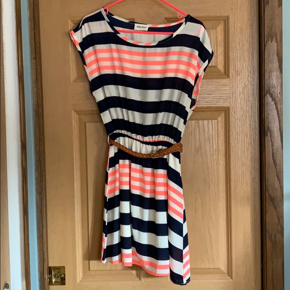 Dress- Cream/coral/navy with tan belt.  Sz L